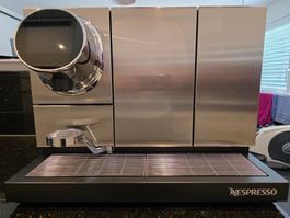 Nespresso Momento 120 Coffee & Milk Typ 232/NP120 Festwasser