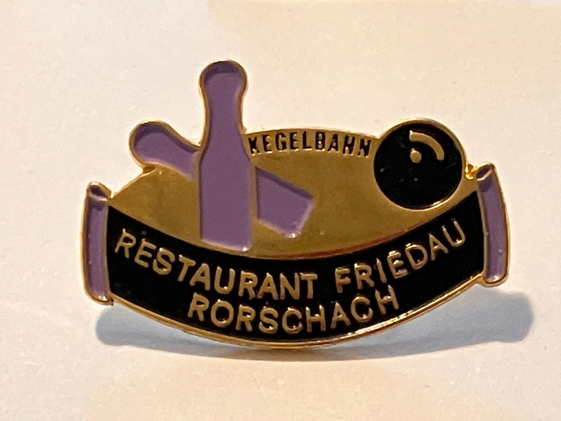 Placchette & Badge: 1 Pin Restaurant Friedau Rorschach Kegelbahn – Usato da Basel venduto da djwwpp
