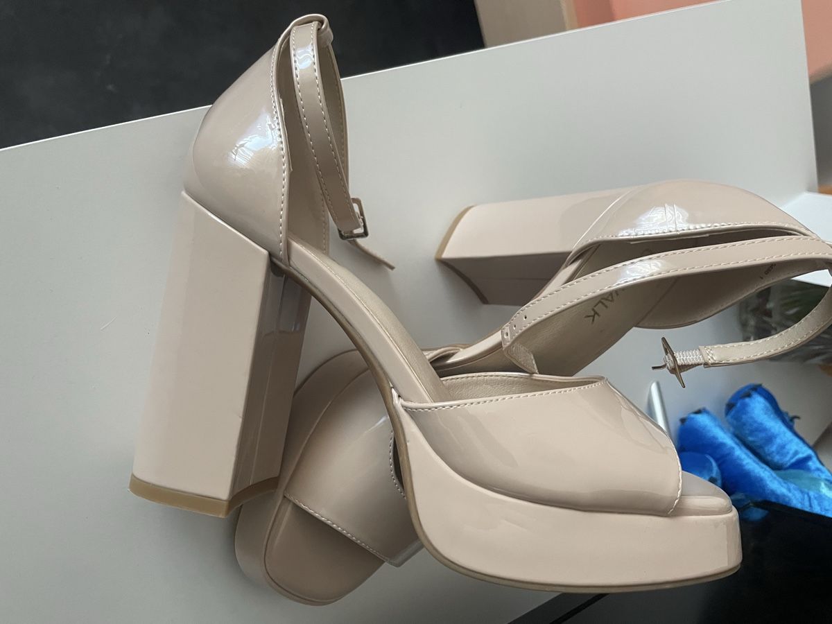 Chaussures femmes: Sandale – Neuf (Voir description) à Gossau ZH par Lavinia07 2