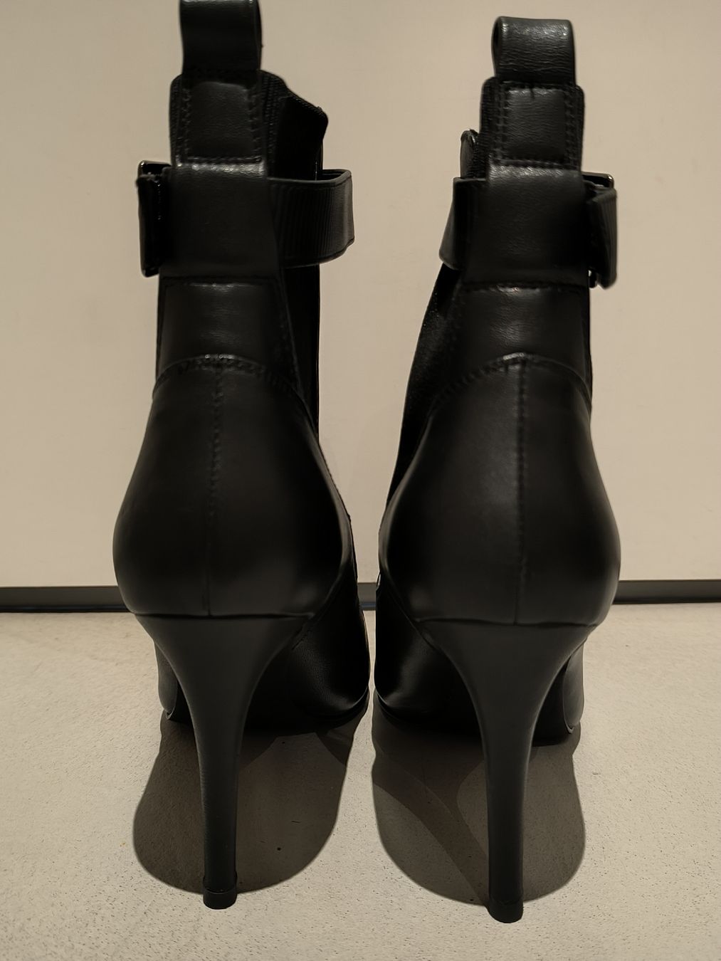 Scarpe da donna: Wittchen Black Leather Heeled Ankle Boots, Size 40 EU – Nuovo e nell'imballaggio originale da Winkel venduto da dan_r55h 3