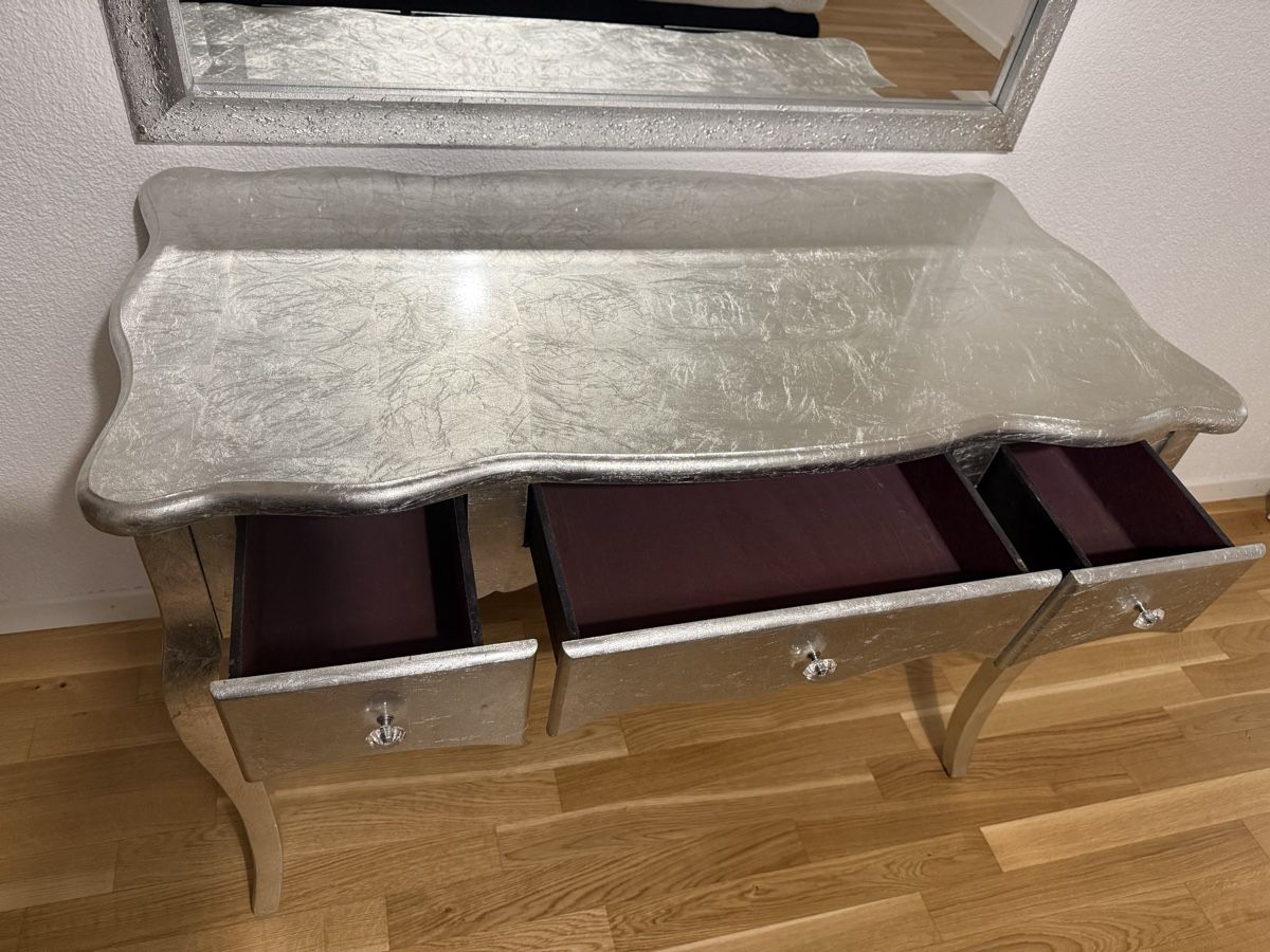 Tavoli da trucco: KONSOLE SCHMINKTISCH SILBER HOLZ – Nuovo (secondo la descrizione) da Rorschacherberg venduto da drdupor 3
