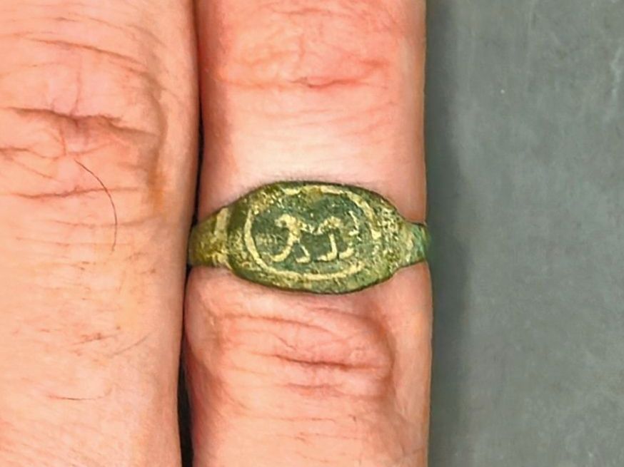 Anelli: Antiker, römischer Bronzering mit Löwe oder Pantherabbildung – Usato da Mumpf venduto da Galerie_Lanz 1