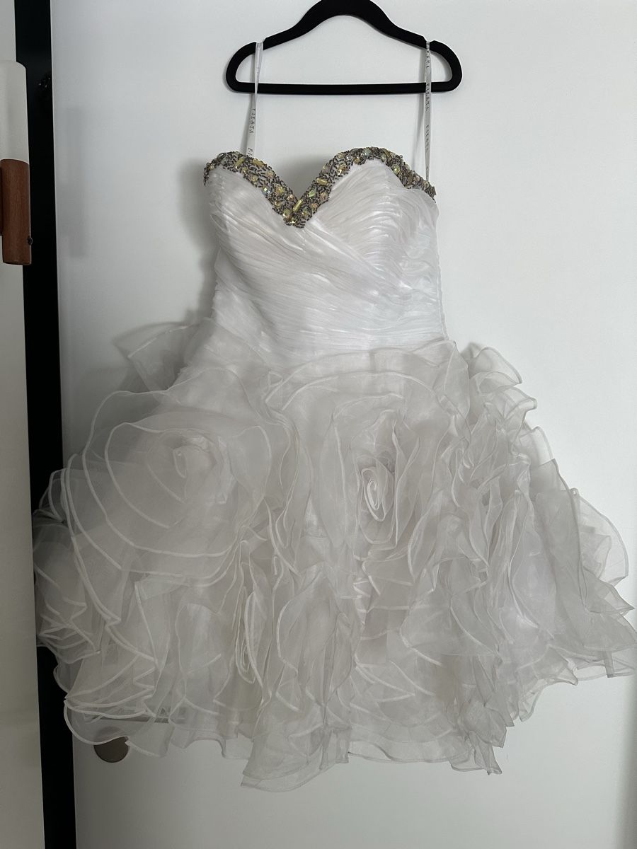 Kleider: Weisses Ballkleid  – Gebraucht aus Rudolfstetten von Jenna.Bananna