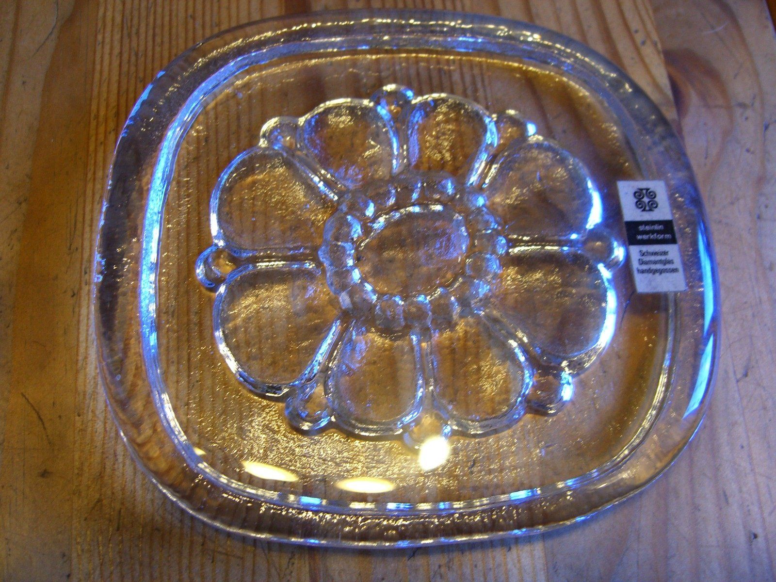 Bicchieri: hübsche Glasdose mit Deckel, CH Diamantglas handgegossen – Usato da Winterthur venduto da Gaia 5