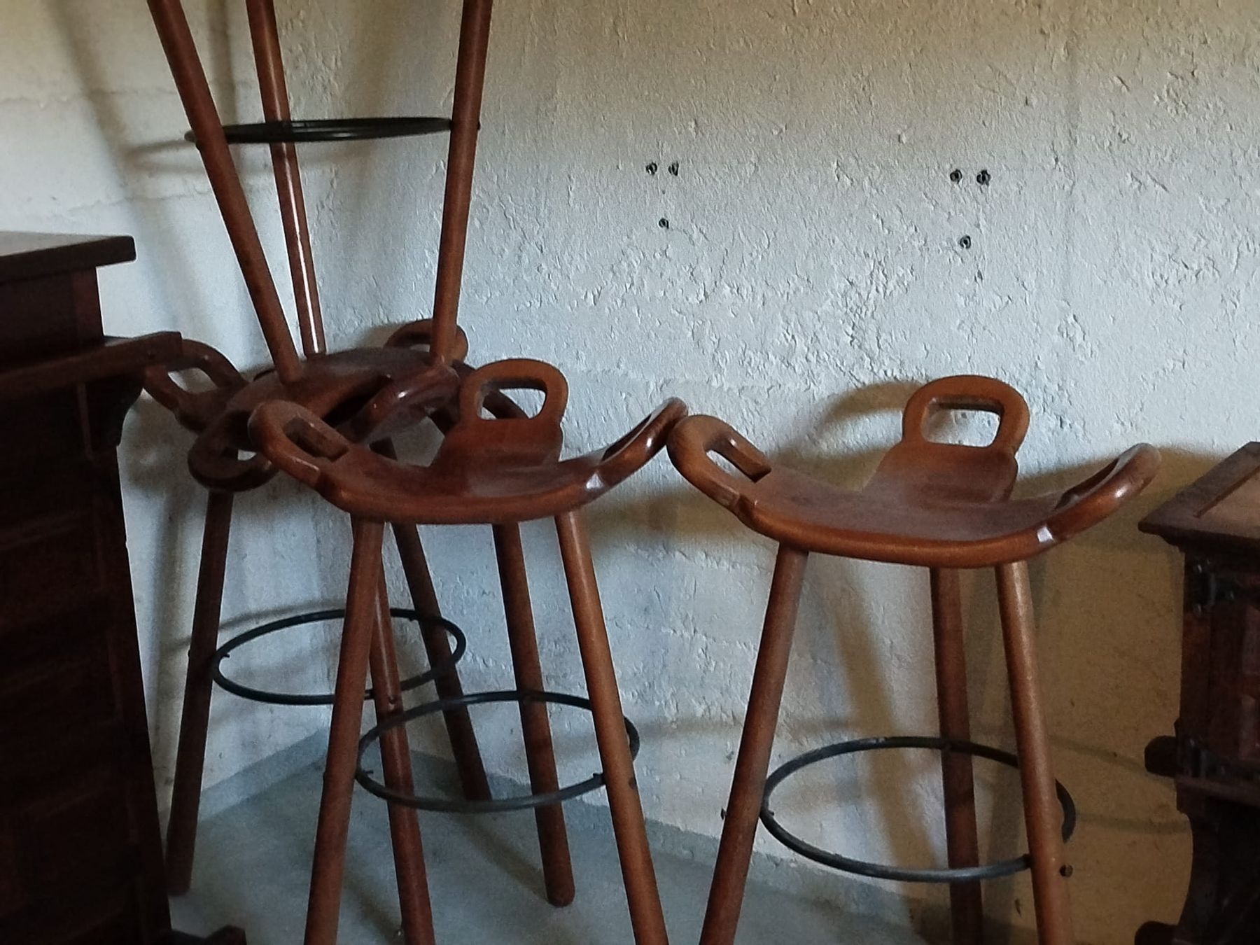 Ladenausstattungen & Messebau: Bar mit Hocker – Gebraucht aus Steinmaur von Corgii 3