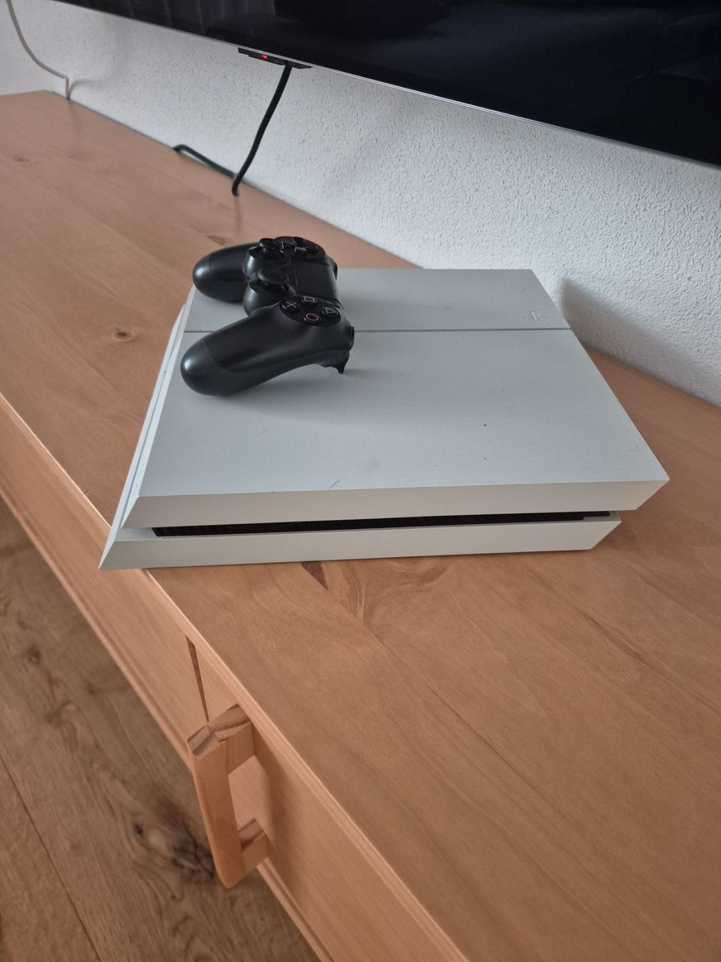 Sony Console: Sony PlayStation 4 Konsole weiss mit Controller gebraucht – Usato da Rüti ZH venduto da brezni-69 1