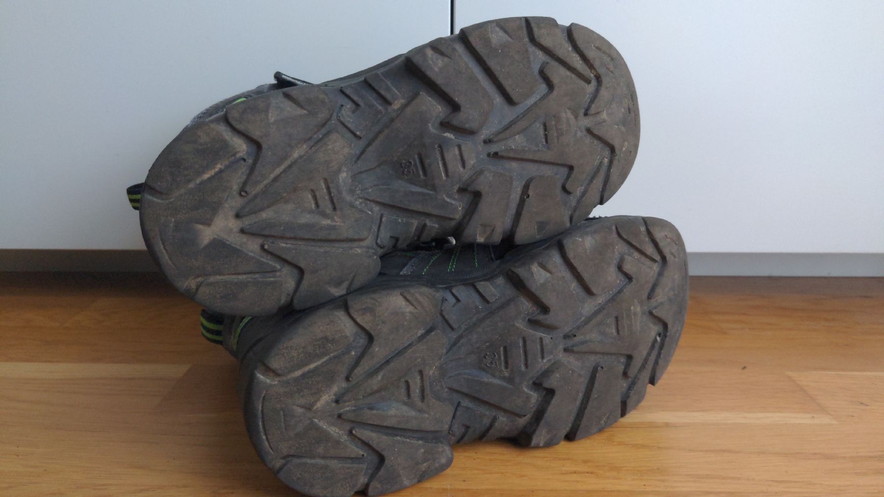 Scarpe per ragazzi: Winterstiefel Gr. 35 – Usato da Sutz venduto da Rawypp 3