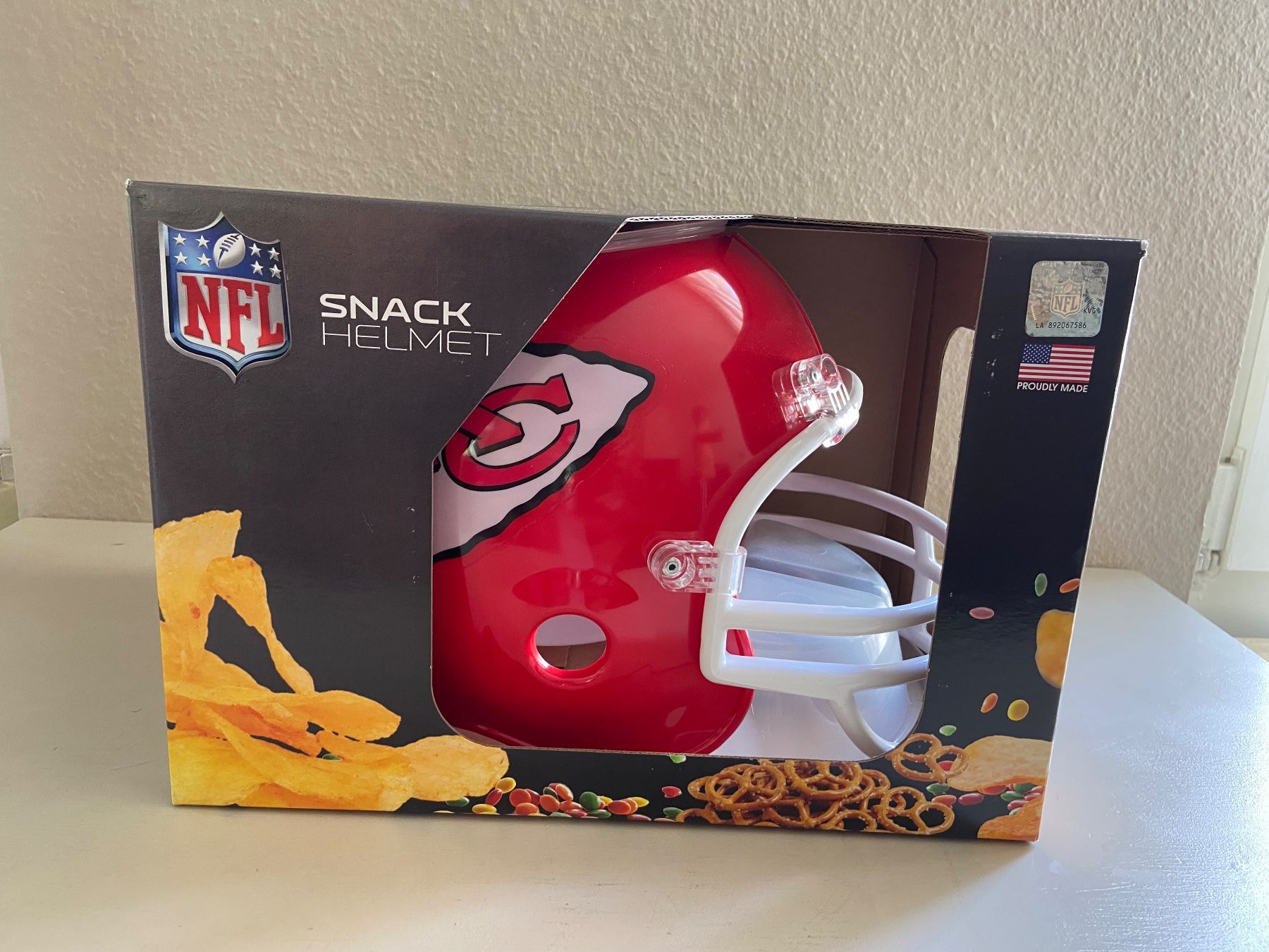 NFL Antike Kleidung: Kansas City Chiefs Snackhelm – Neu und originalverpackt aus Muttenz von US_Sport_Schweiz