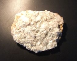 Sehr schöne Stufe Pyrophyllit und Quarz auf Granit