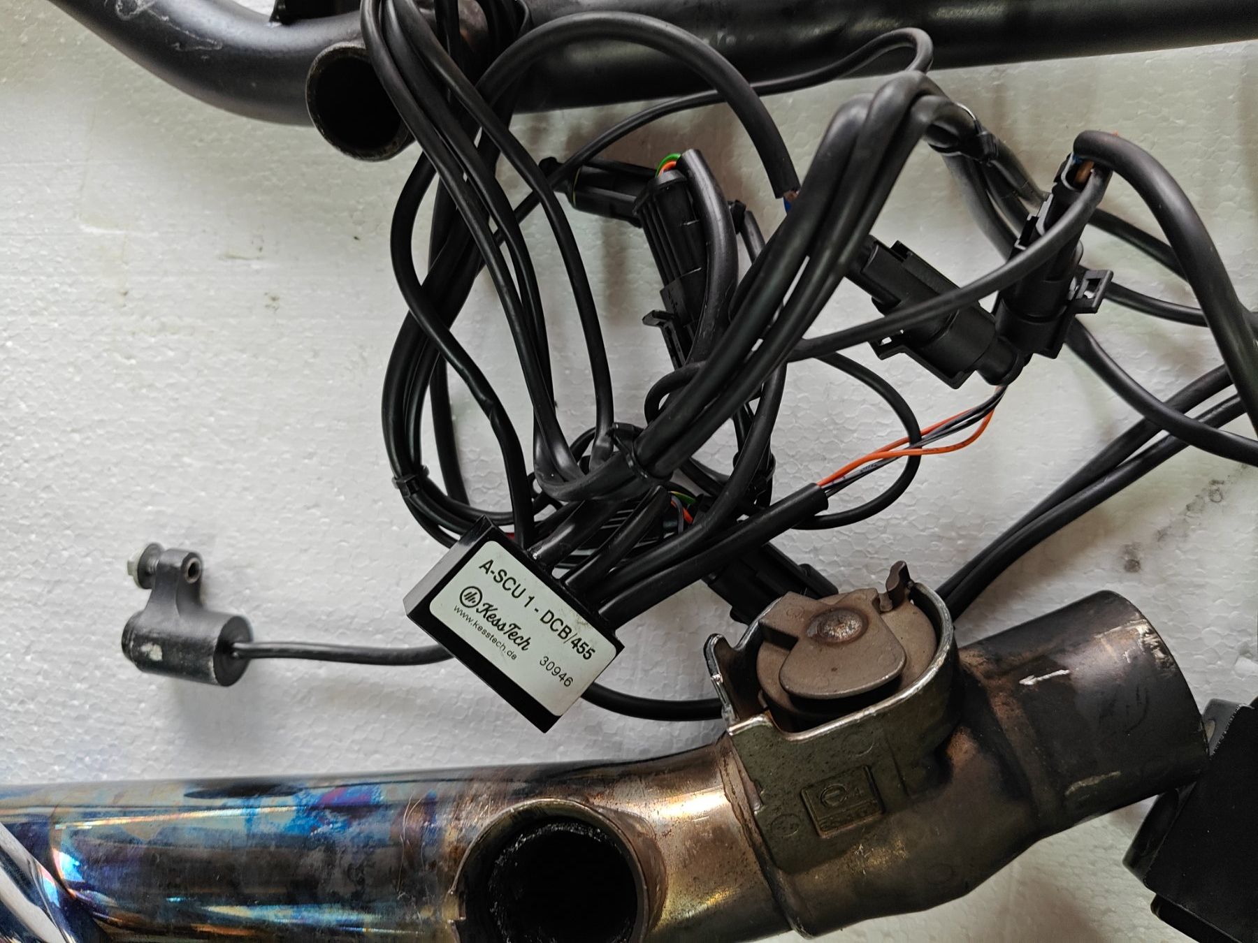 Harley-Davidson Sistemi di scarico: Système d'échappement Kesstech à commutation manuelle. – Usato da Biel/Bienne venduto da sangreracing 4