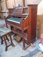 Harmonium ancien Mason & Hamlin avec une pédale à réparer