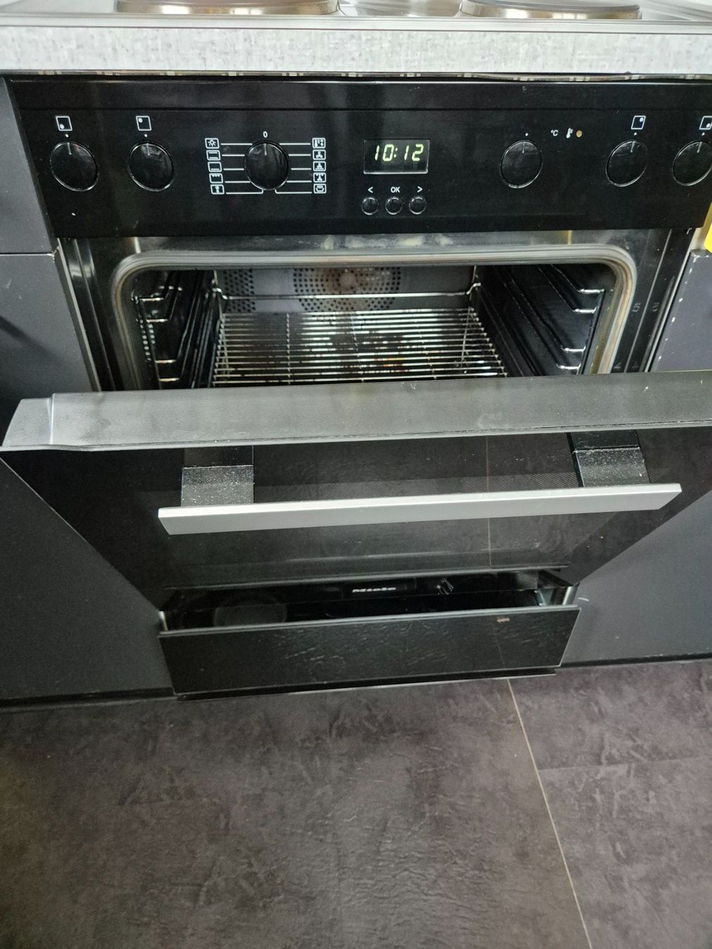 Miele Fours: Four Miele H 2451-55 E noir – D'occasion à Corcelles NE par minipousse26 4