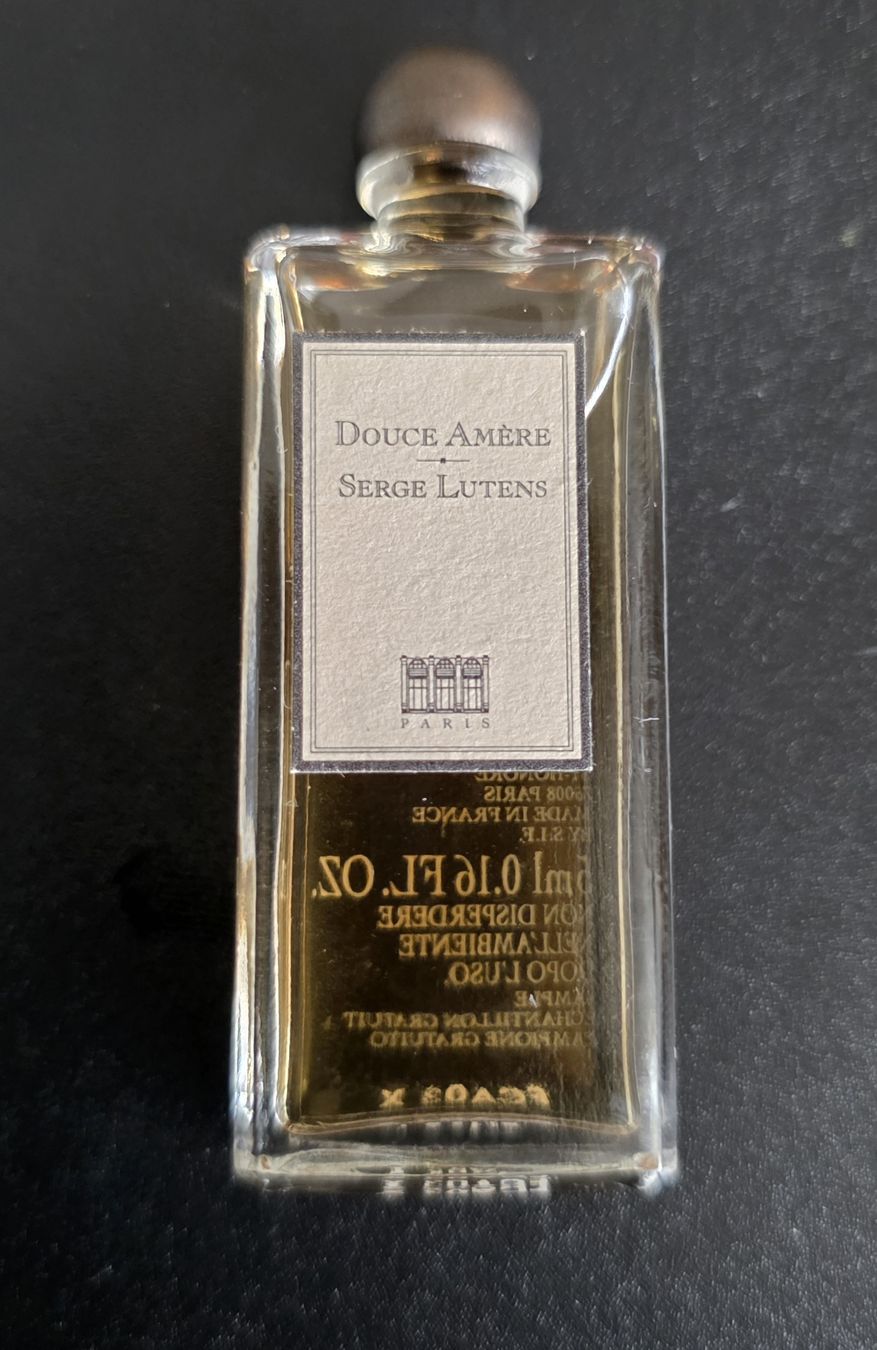 Serge Lutens Parfums & Eau de Toilette: Serge Lutens – Douce Amère miniature – D'occasion à Genève par bbastos