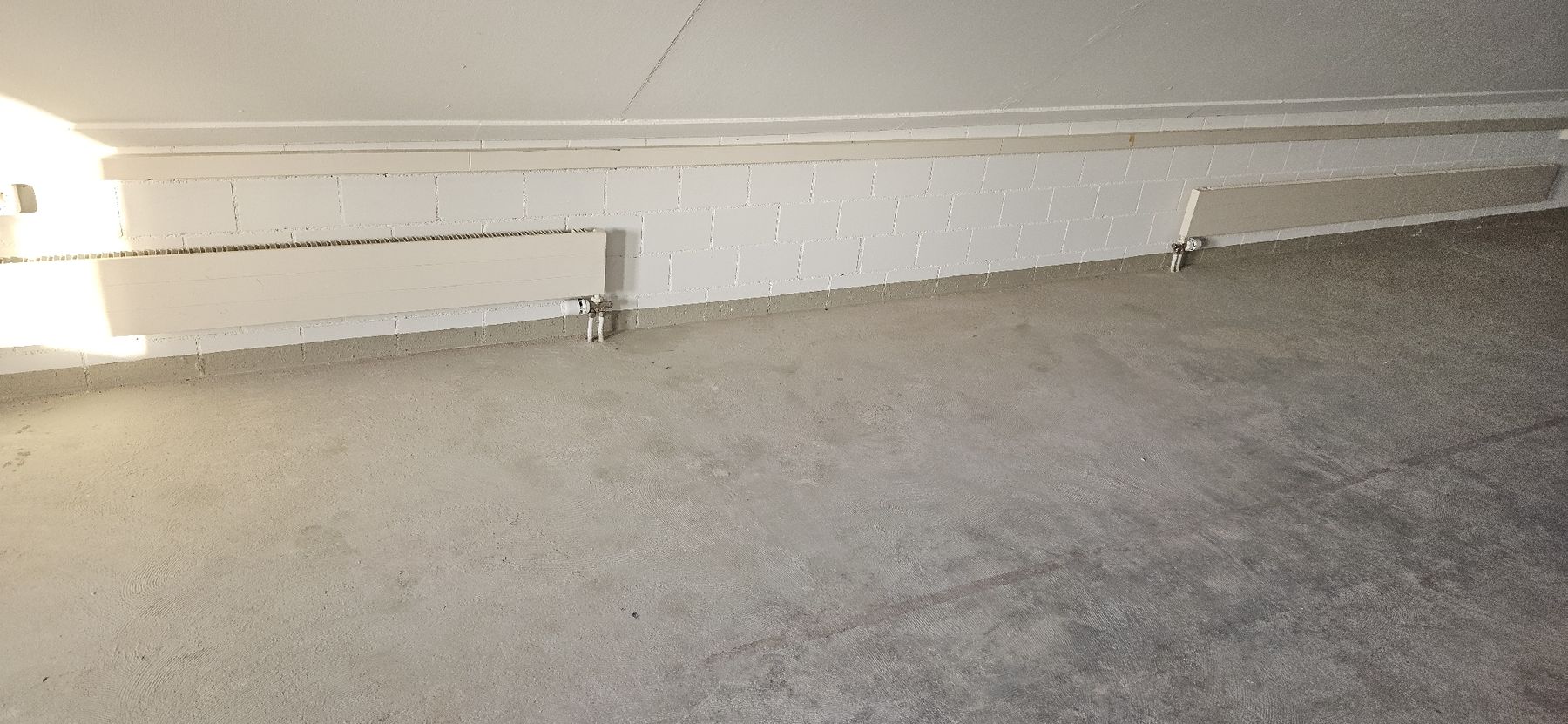 Radiatori: 3x Heizkörper Radiator 300cm Komplett – Usato da Nürensdorf venduto da salibeer 3