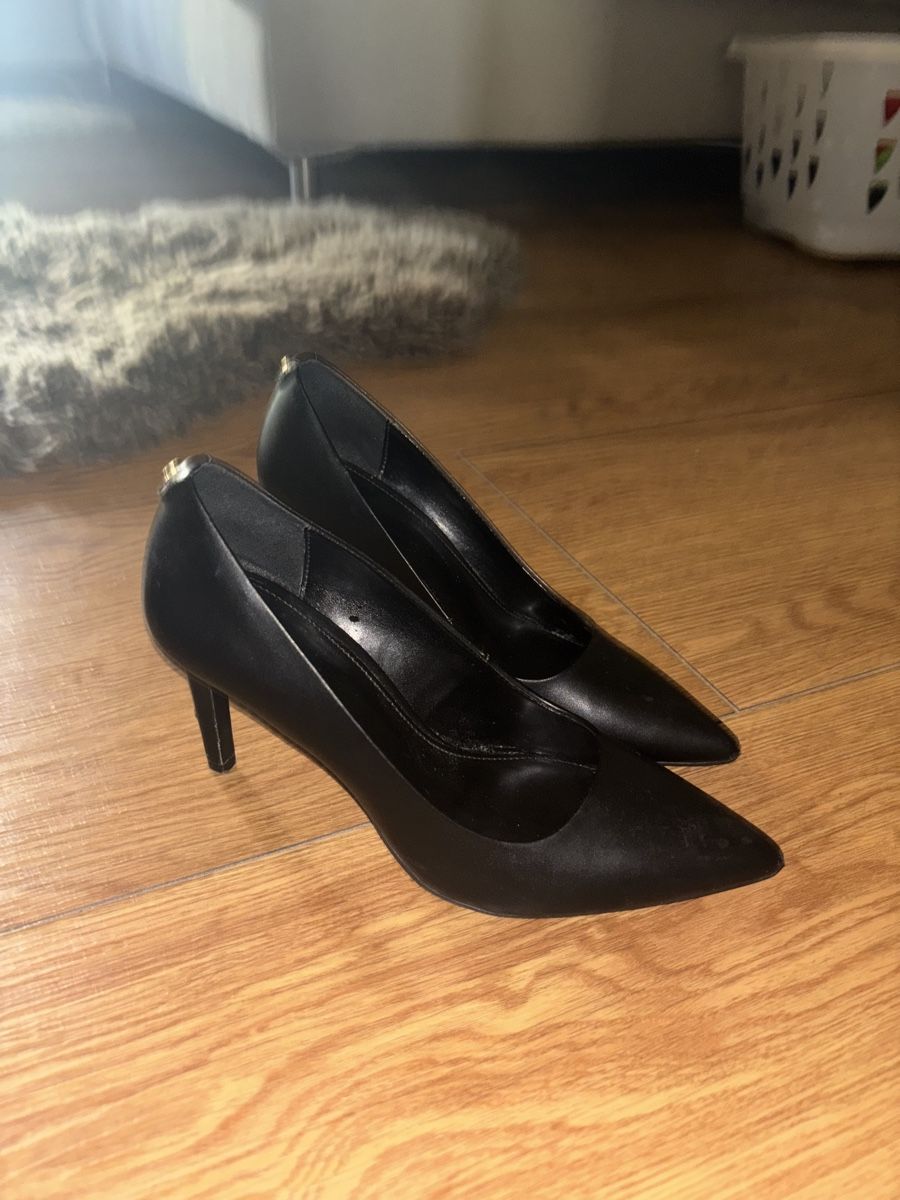 Michael Kors Chaussures femmes: Michael Kors Pumps schwarz Grösse 36 – D'occasion à Münchenstein par ali_ff75