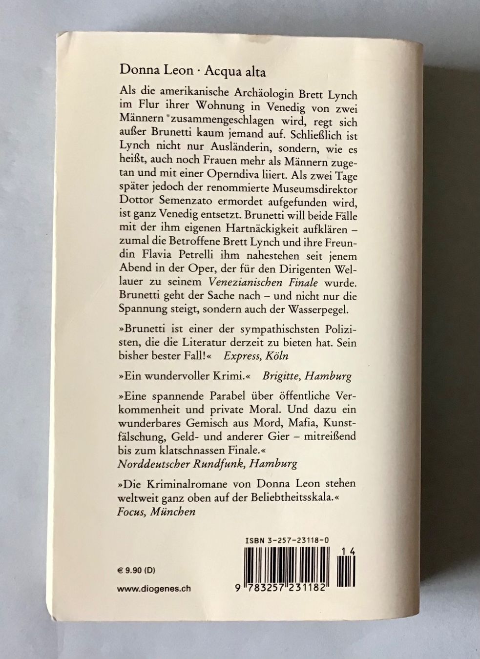 Libri: Commissario Brunetti, Donna Leon: Acqua alta - Fall 5 – Usato da Bubendorf venduto da Alpenheidi 1