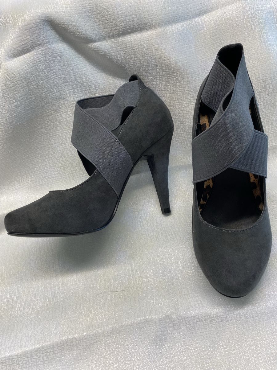 Cube Scarpe da donna: Pumps grau Grösse 38 mit Gummibändern – Nuovo (secondo la descrizione) da Hausen AG venduto da corinne_g 1