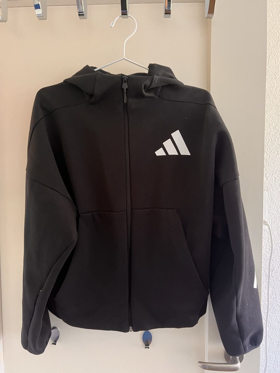 Adidas Pulls & Sweat-shirts: Adidas Kapuzenjacke – Neuf (Voir description) à Zürich par fla_2552
