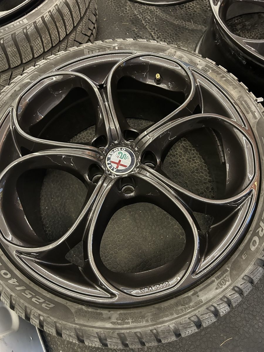Alfa Romeo Pneumatici & Ruote complete: Cerchi Alfa Romeo 8x18 – Usato da Pregassona venduto da Della.Badia