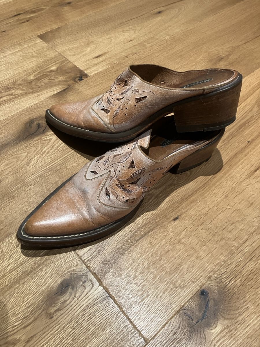 Chaussures femmes: Schuh – D'occasion à Moleson-s-Gruyeres par Mosaikplastik 1
