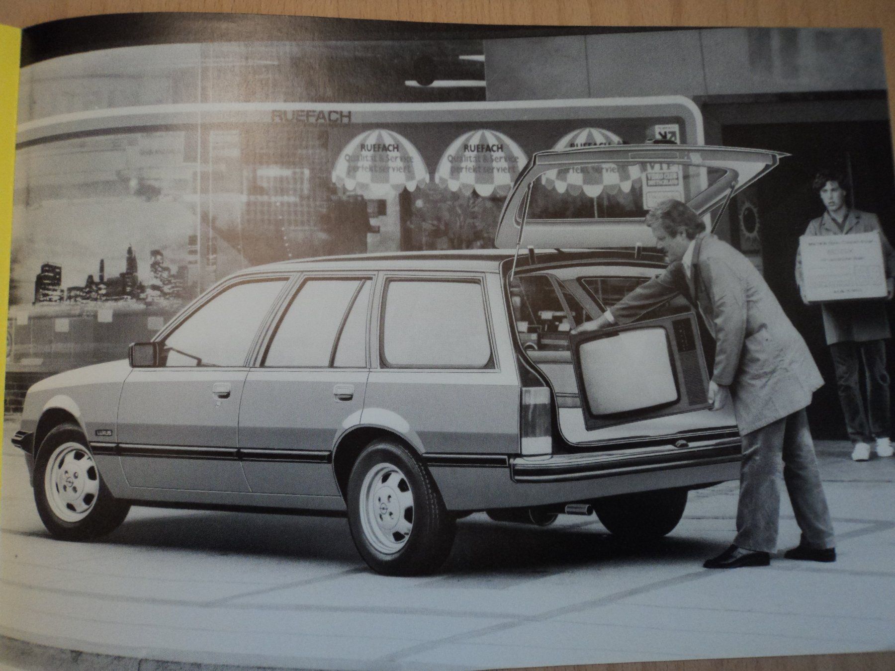 Opel Documenti: Prospekt Opel Rekord 2000 CL/E Sondermodell 1982 – Usato da Schwarzenburg venduto da modelCARama 1