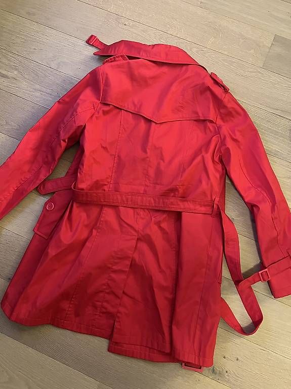 Cappotti: Trenchcoat rot – Usato da Birsfelden venduto da Birsfelden_giveaway 2
