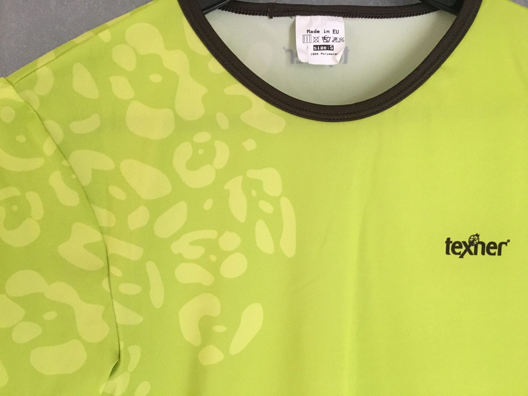 Leibchen & Hosen: T shirt sport (S) – Gebraucht aus La Tour-de-Peilz von zazen33 1