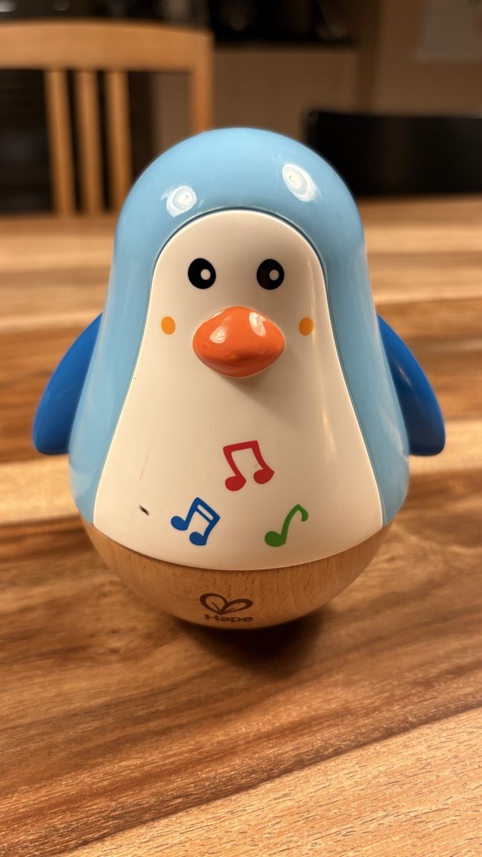 Hape Giocattoli: Hape Pinguin Stehaufmännchen – Usato da Rüfenacht BE venduto da Wae83