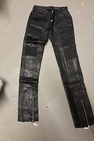 Neue Lederhose