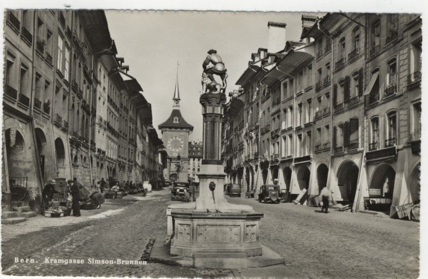 Cartoline postali: Bern Kramgasse Markt Oldtimer 1951 – Usato da Kirchberg BE venduto da Mgh 1