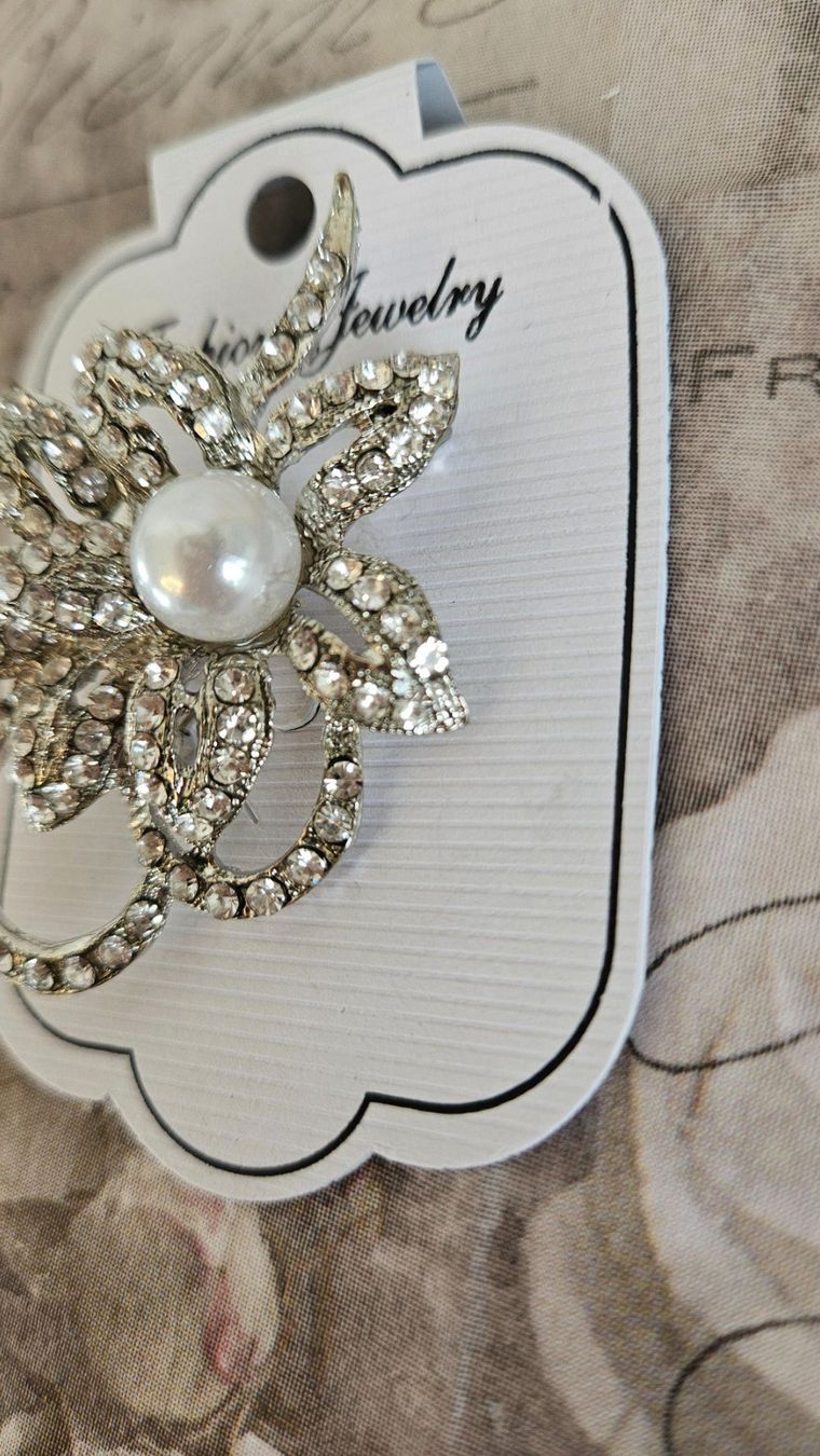 Spille & Fermagli: Elegante Brosche mit Perle & Strass Silberfarben – Nuovo e nell'imballaggio originale da Gossau ZH venduto da fashiontwo 5