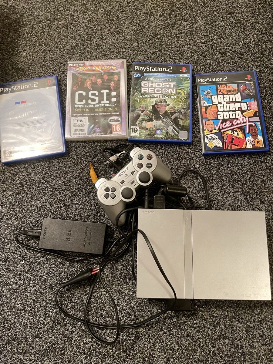 Sony Console: PlayStation 2 Slim silber + Controller + Spielepaket (GTA – Usato da Rombach venduto da Alinschen