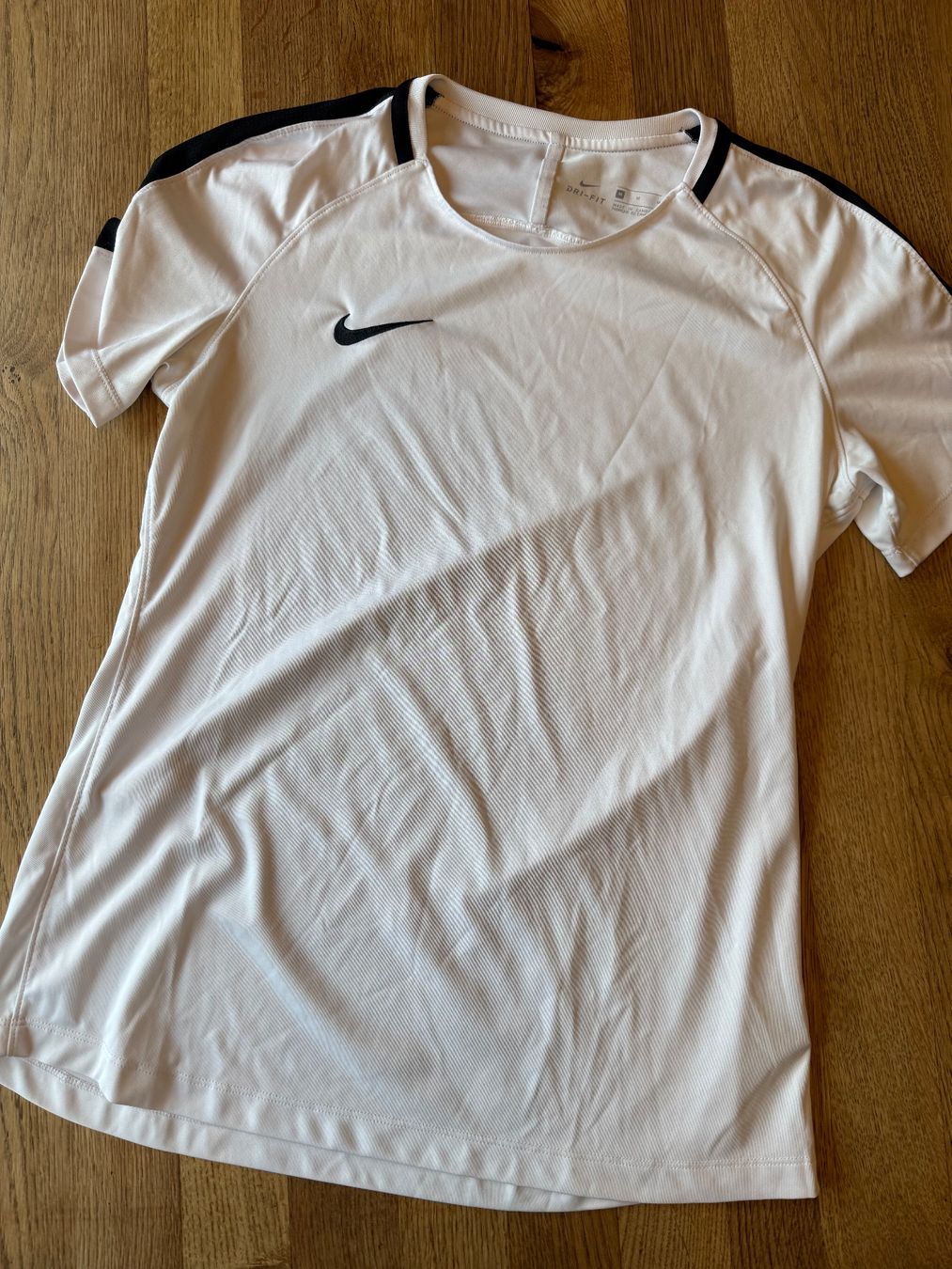 Nike T-shirt: Nike Sport T-Shirt – Usato da Ringgenberg BE venduto da MiBa16 2