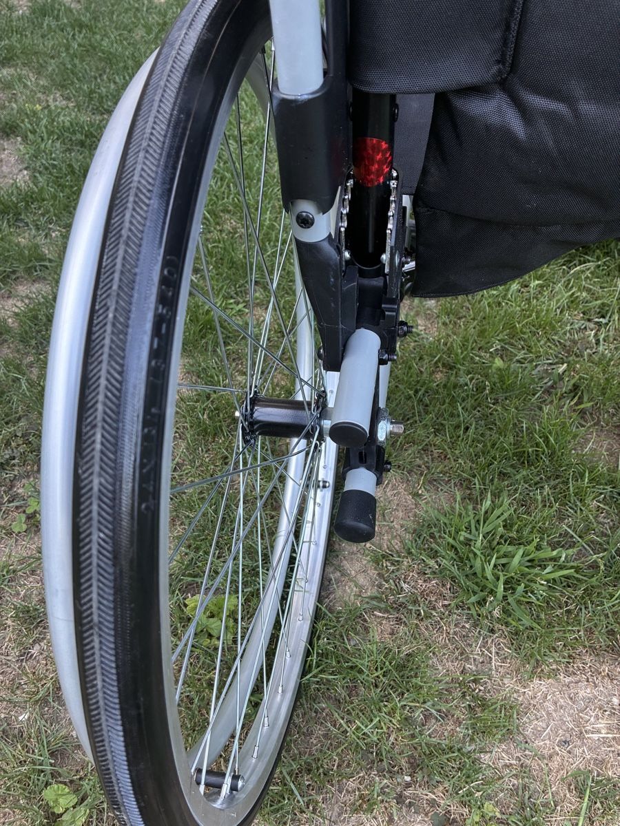 Sedie a rotelle: Fauteuil roulant pliable – Usato da Confignon venduto da passiongrenat.ch 4