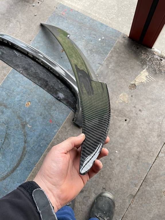 Tutti pezzi di ricambio auto: BMW 3er Carbon Spoiler  – Usato da Uttigen venduto da power87 1