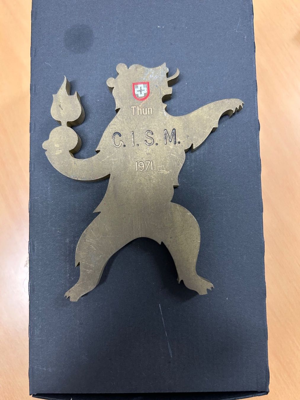 Statuette: Bär FigurMetall Thun CISM 1971 Emblem – Usato da Gunten venduto da Cnd 3