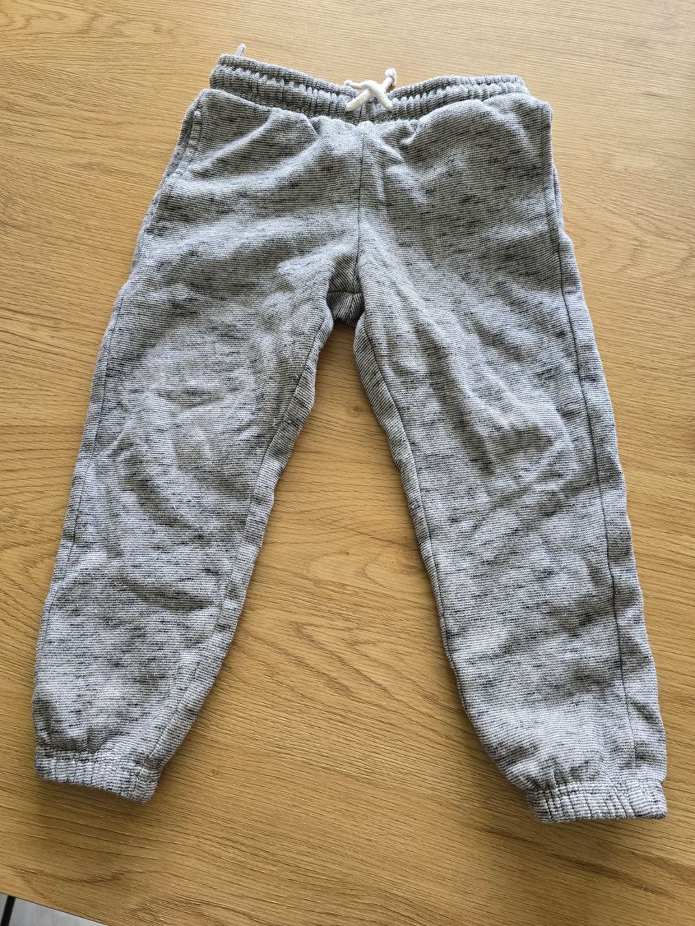 C&A Hosen: Trainerhose Gr 104 von C&A – Gebraucht aus Uetendorf von baumstamm3