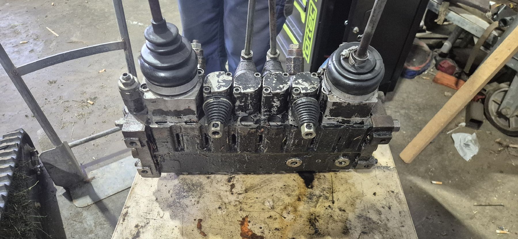 Tutte le macchine: Kreuzhebelsteuerung Forstkran – Difettoso da Uerkheim venduto da Diesel1291 2