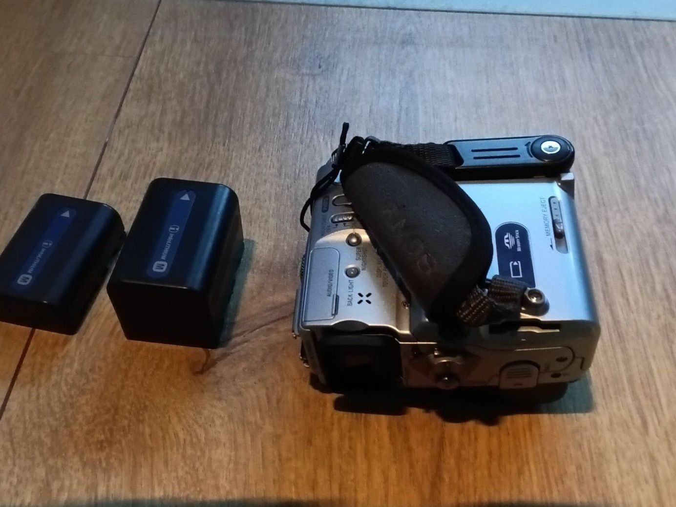 Sony Videocamere: Titre : Sony Handycam DCR-PC9E MiniDV – Nuovo (secondo la descrizione) da Avenches venduto da gab_8s5c