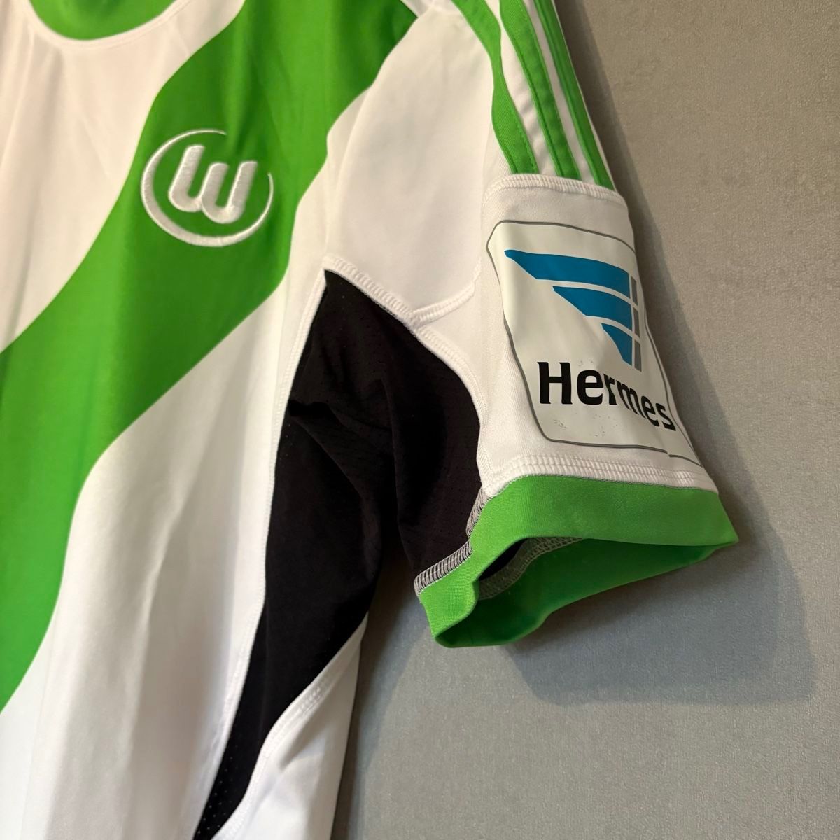 Adidas Canottiere & Pantaloni: 2013-14 VfL Wolfsburg Trikot Original – Usato da Rossemaison venduto da Carduelis 5