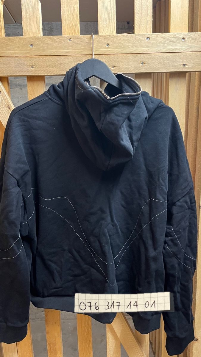 Maglioni & Felpe: CLOSNEA Sweater Grösse M schwarz – Usato da Bern venduto da rahel.bloch 1