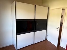 Schiebetür Schrank