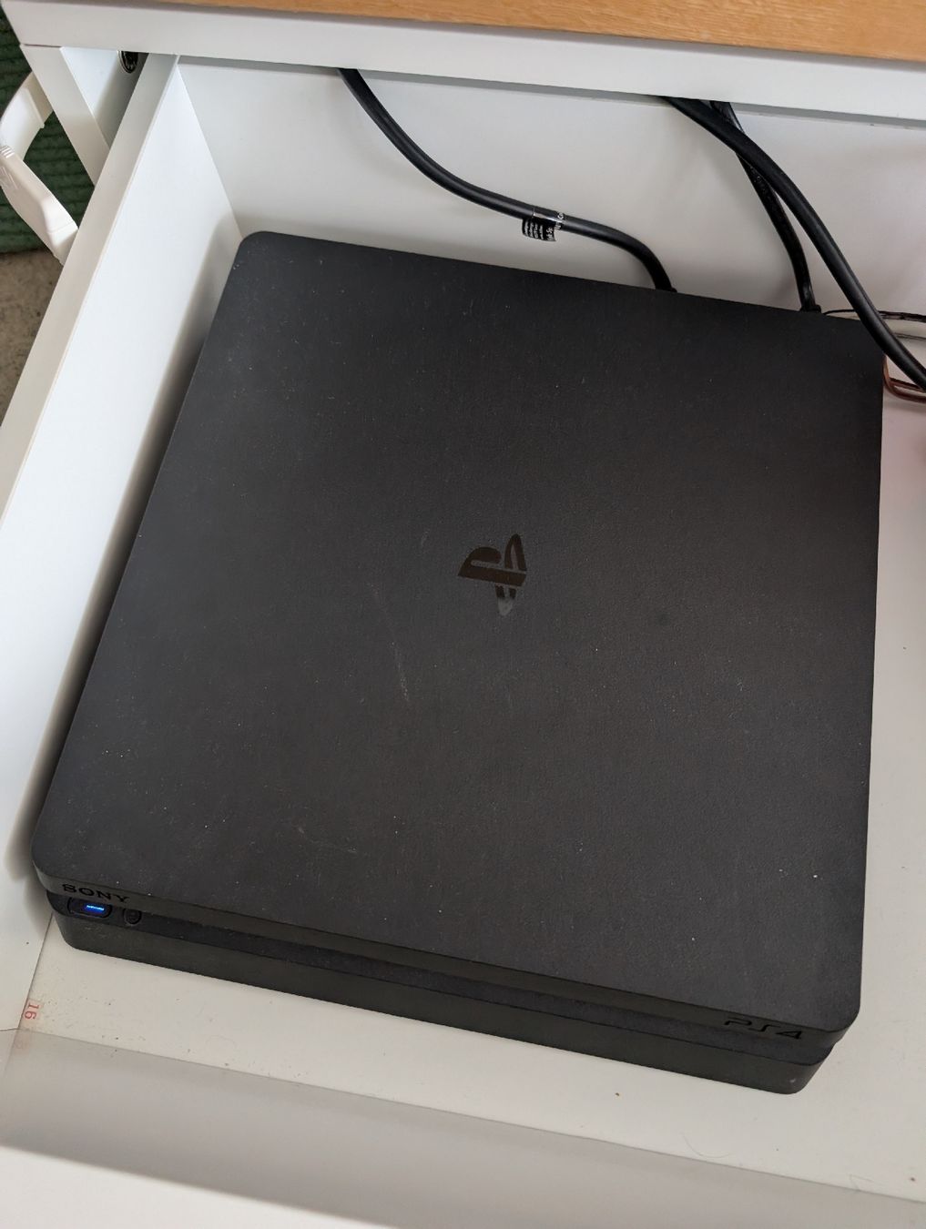 Sony Console: Play Station 4 inkl. Spiele – Usato da Muri AG venduto da ba.josipa
