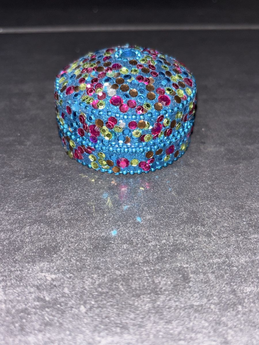 Tutte le decorazioni: Schmuckdose / Pillendose mit Glitzersteinen – Usato da Wabern venduto da est_jw6s