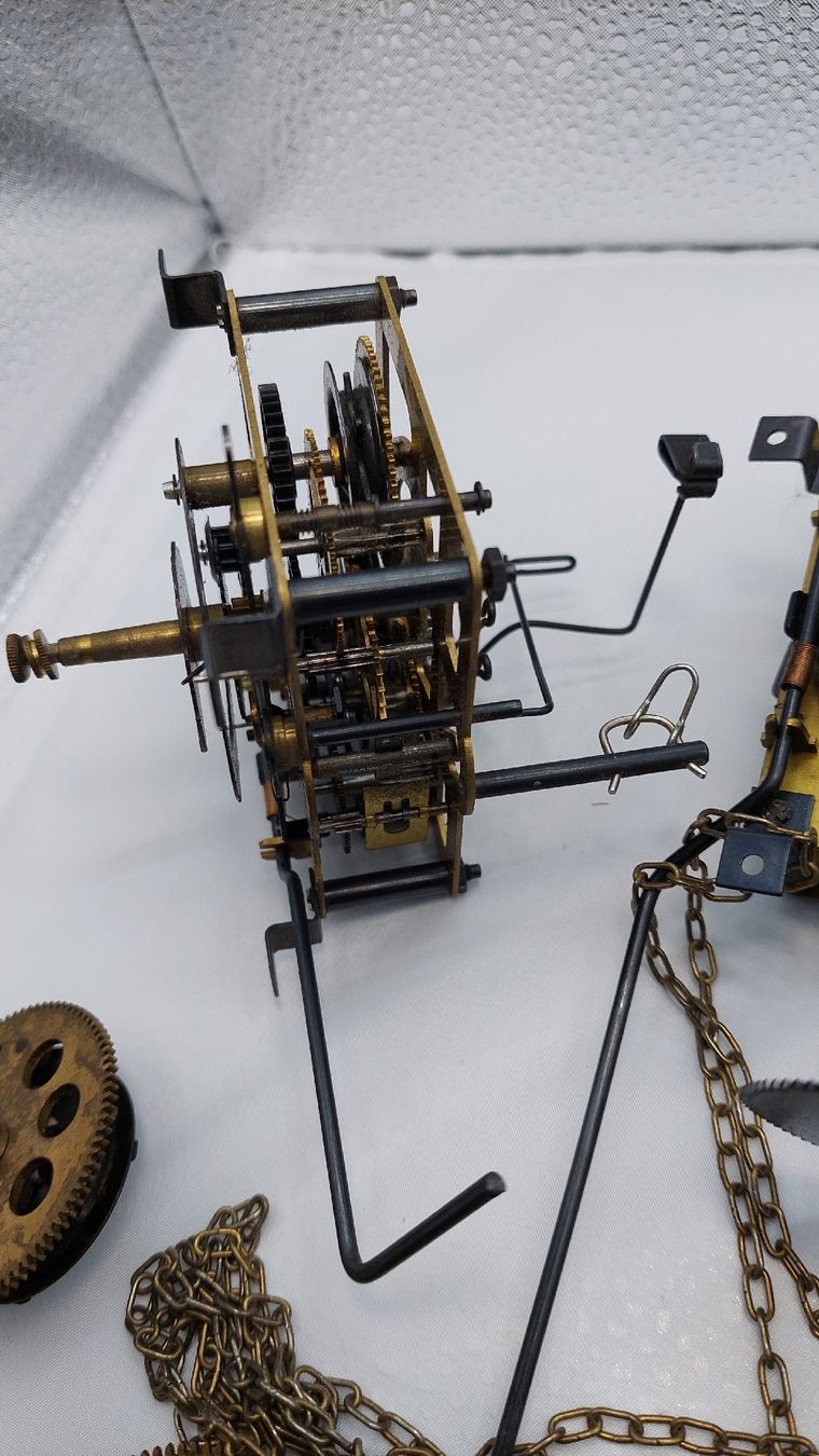 Stand- & Wanduhren: Pièces de mouvements de coucous Regula – Defekt aus Marsens von Jogowatchclock 3