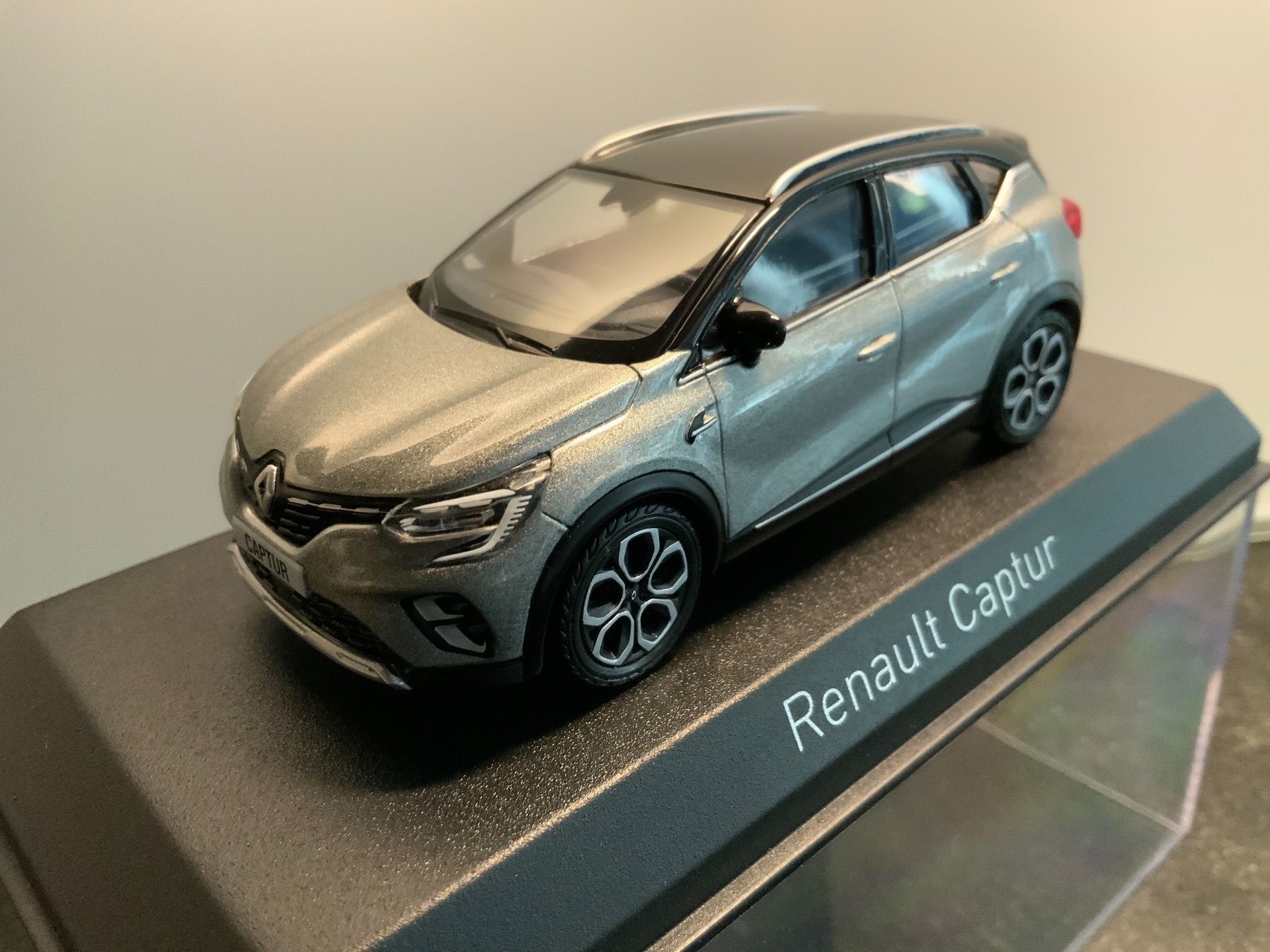 Renault Modellini d'auto: Renault Captur Serie 2 ab Jg. 2020 – Nuovo e nell'imballaggio originale da Erlenbach im Simmental venduto da Model_box 3