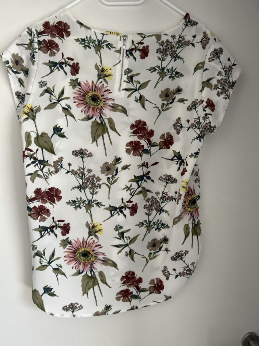 Only Blusen: Bluse von Only, Grösse 40, weiss mit Blumenmuster  – Neu (gemäss Beschreibung) aus Erlinsbach SO von hallon480 1