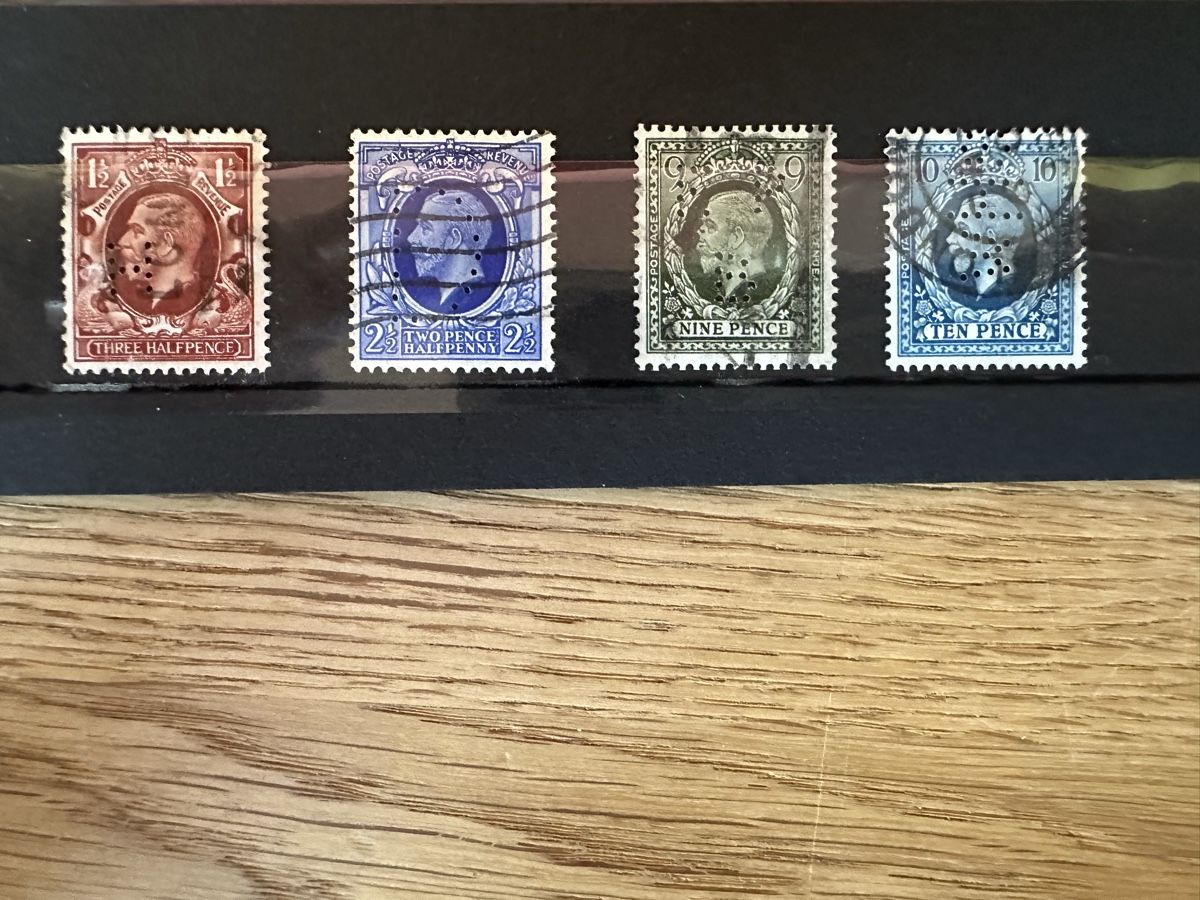 Tutti i francobolli: England - PERFINS King George V – Usato da Schmitten / FR venduto da Samsara169 4