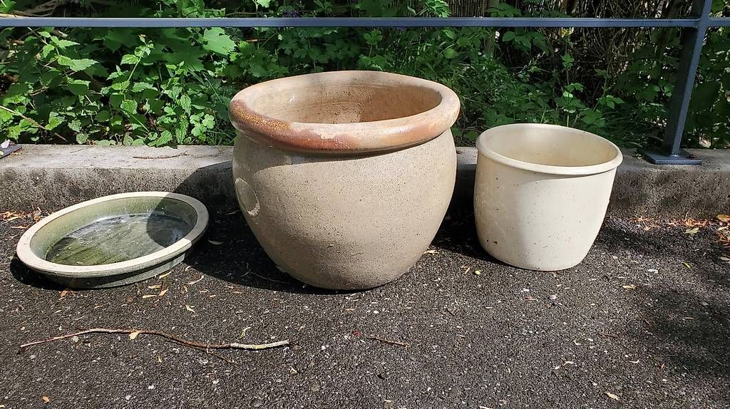 Vasi per fiori: Diverse Pflanzentöpfe Stein Ton – Usato da Küttigen venduto da rijo26 3
