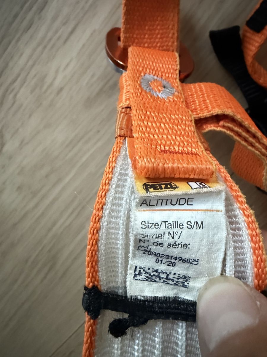 Petzl Attrezzatura da arrampicata: Petzl Altitude Klettergurt S/M – Usato da Bünzen venduto da Magdalena.K 1
